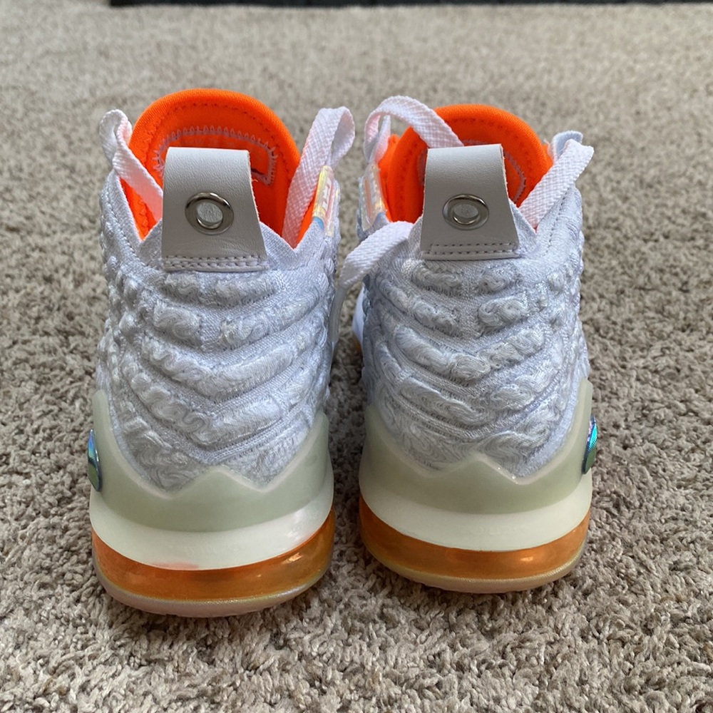 Lebron XVII LMTD - Picture 2 of 6